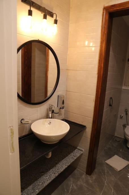 Apartment Modern 2Br Apt In Downtown - Mint Stays 42